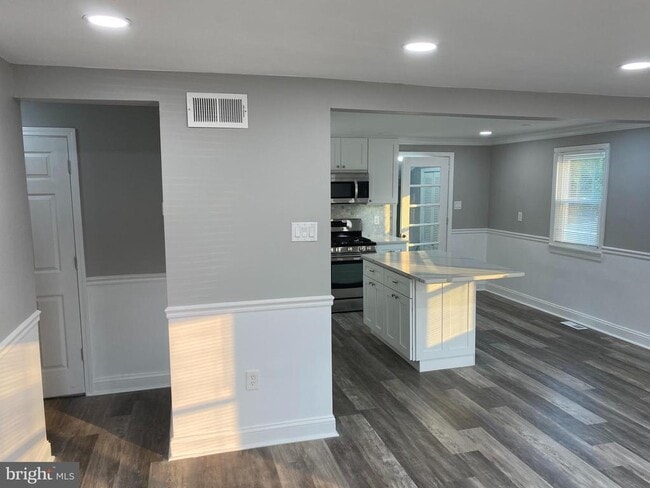 Photo - 404 Abbott Rd