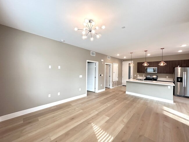 Photo - Charleston & 215 Aka Affinity