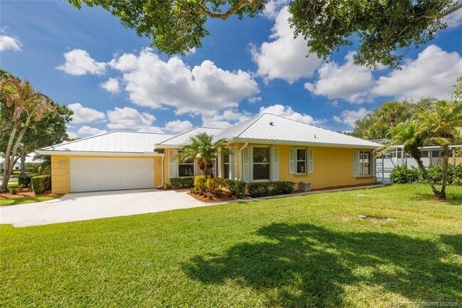Photo - 2198 SW Mayflower Dr
