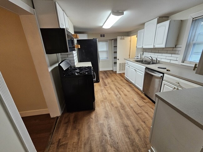 Photo - 2481 Professor St