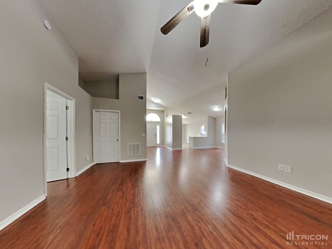 Photo - 545 Randon Terrace