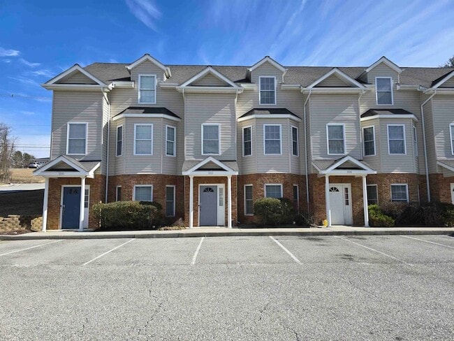 Photo - 102 Sutherland Dr Townhome