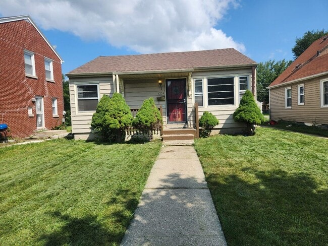 Building Photo - Nice 2 Bedroom Single House with Garage Available NOW