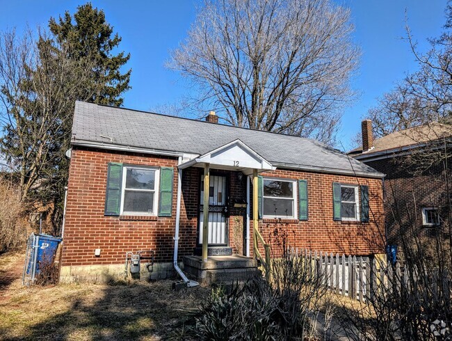 Building Photo - 3 Bed, 1 Bath Home w/ Finished Attic, Sunr...