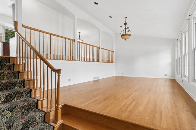 Photo - 710 E Valley Ln