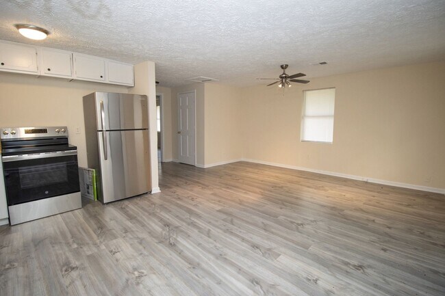 Photo - 1213 Suber St