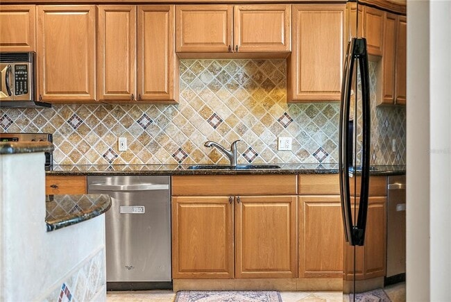 Photo - 832 Bay St NE