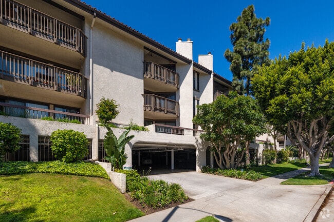 8515-8601 Falmouth Ave - Villas Del Rey