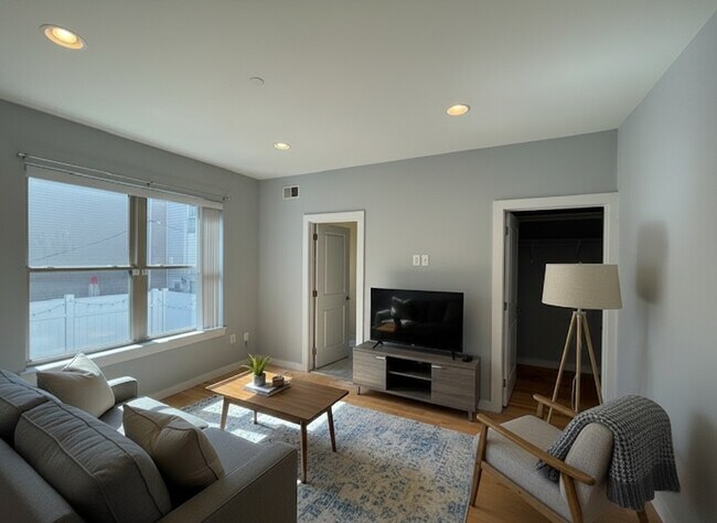 Building Photo - 1930 Parrish St