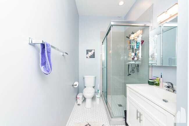 Photo - 2335 W Moffat St