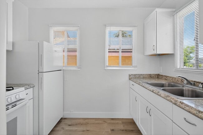 Photo - 2652 E 15th St Unidad 2652-01