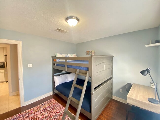 Building Photo - 1311 Milam Dr