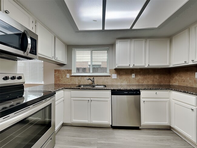 Building Photo - 8615 Riverside Walk Ln Rental