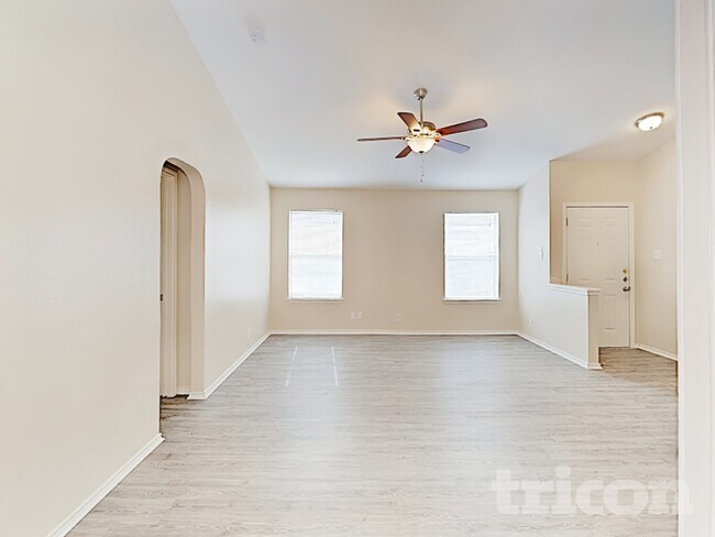 Photo - 4014 Sparrow Lake