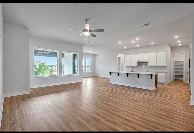 Photo - 2208 Parkview Dr