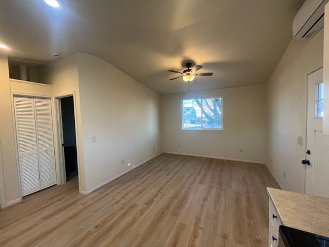 Photo - 458 Short St