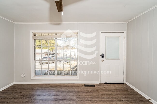 Photo - 304 Elm St SE