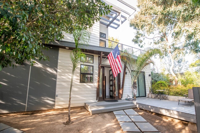 Front - 809 Warren Ave House