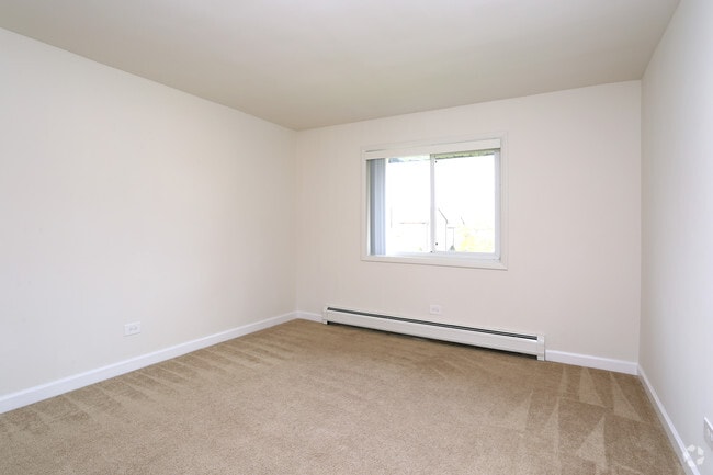 2BR, 1BA - 975SF - Bedroom