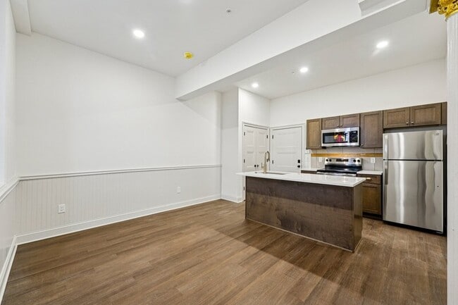 Photo - 401 Martin St