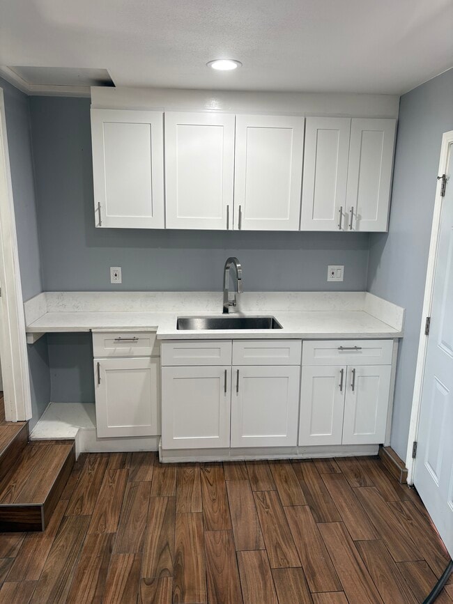 Photo - 1456 W 6th St