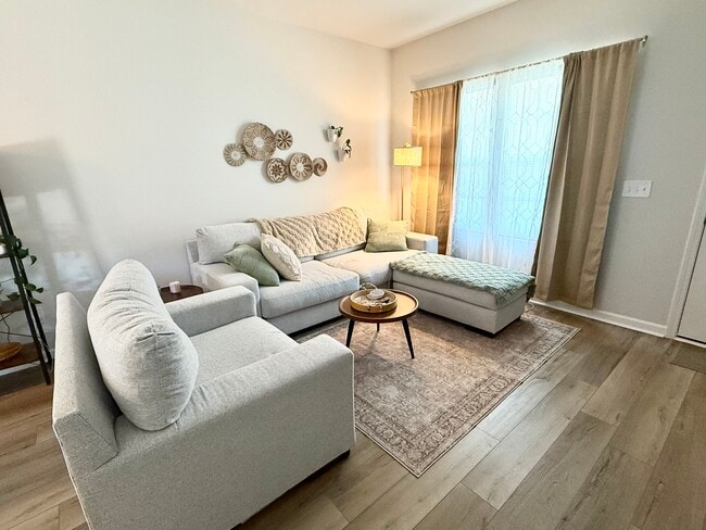 Photo - 1444 Donhill Dr