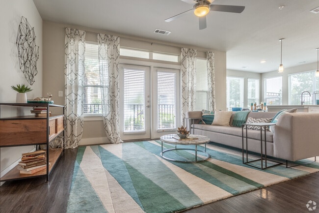 Photo - Countdown to Free Rent – 1 Month on Us! Unidad GH3