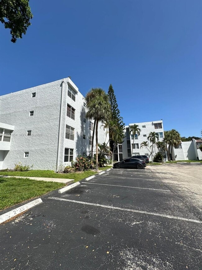 Photo - 9410 Live Oak Pl Unit 305