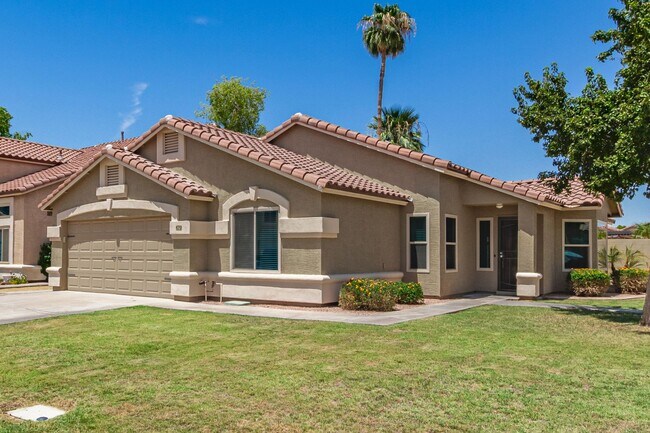 Building Photo - Exceptional 4-Bed, 2-Bath Home in Silverha...