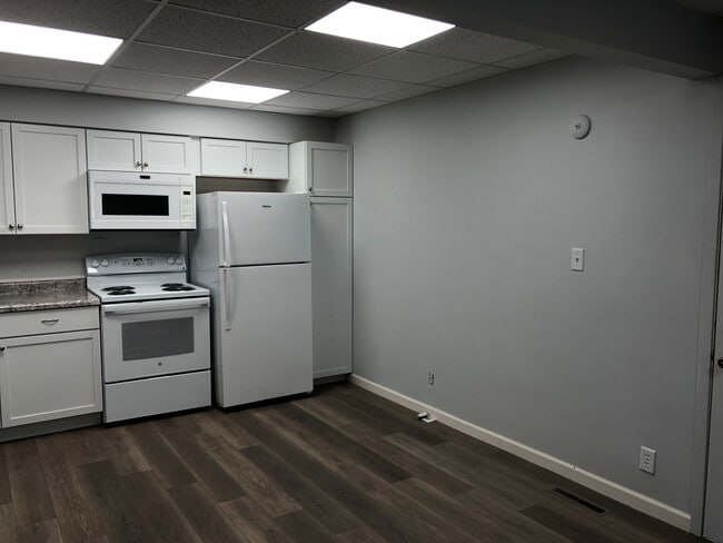 kitchen/table area - 306 E Henry St Unit Apt. 2