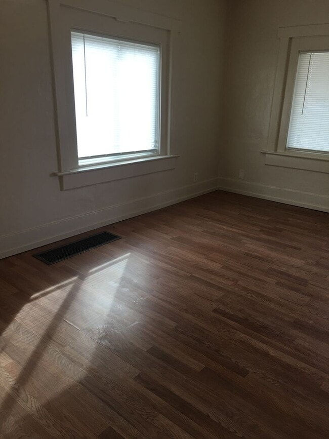 Photo - 810-888-7300