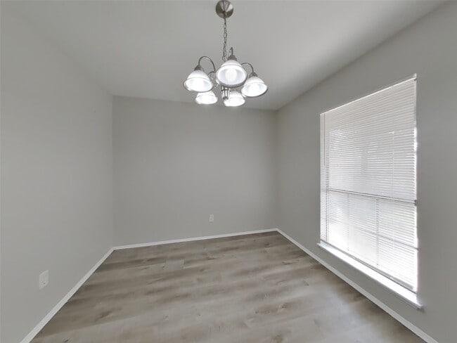 Photo - 2806 Quail Run Dr