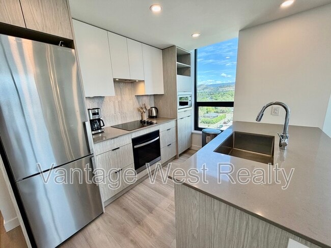 Photo - 1488-1488 Bertram St