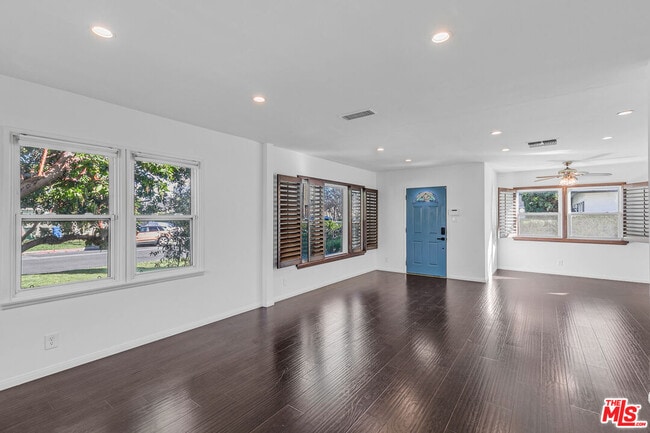 Photo - 6701 Blewett Ave