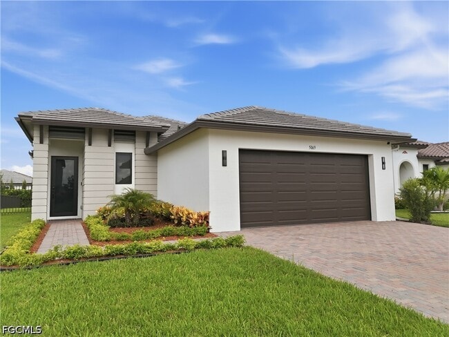 Building Photo - 5069 Penella Ave