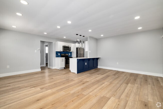 2BR, 1BA - 800SF - Living Room
