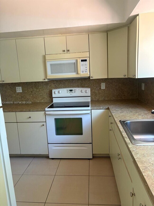 1040 92nd St Unit 2