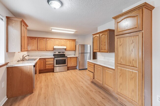 Photo - Beautiful 5 Bed, 3 Bath Rental Home in Sherwood!