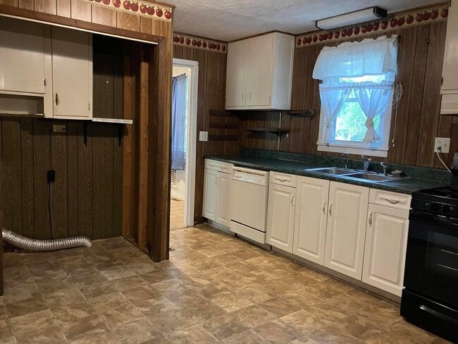 Photo - 2490 Coleman Ave