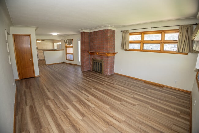 Photo - 2401 Willow Dr