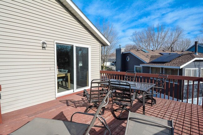 Photo - Bright 4BR on Corner Lot in SW Rochester