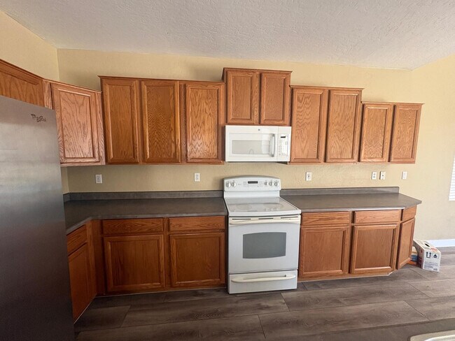 Photo - 2245 E Detroit St