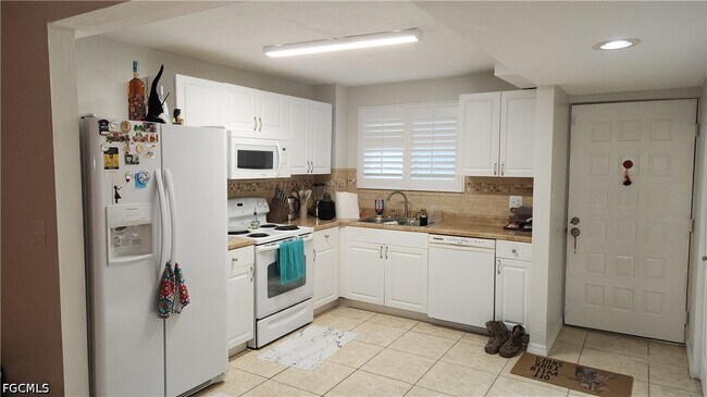 Photo - 2121 Collier Ave Unit 107
