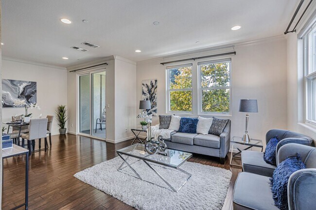 Photo - Beautiful Upgraded 2 Bedroom 2.5 Bath Berr...