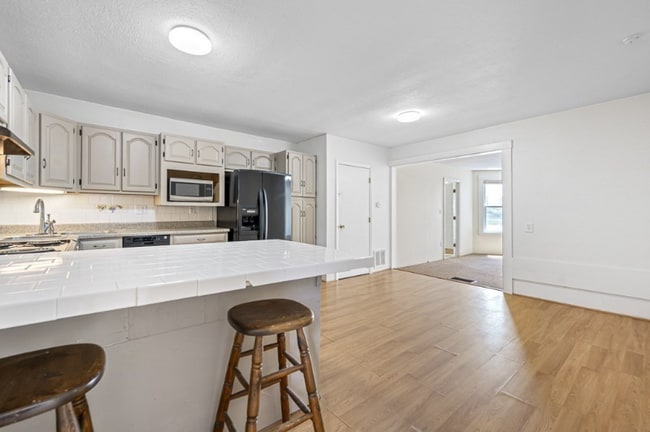 Photo - 98 Linwood St Unit 98B