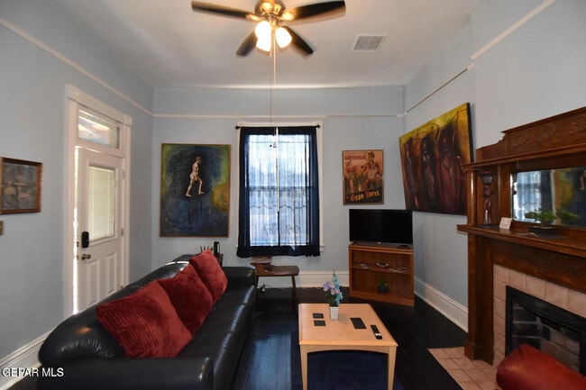 Photo - 1214 N Kansas St
