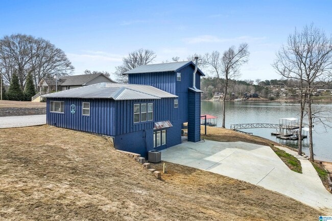 Photo - 346 Bridgeview Rd