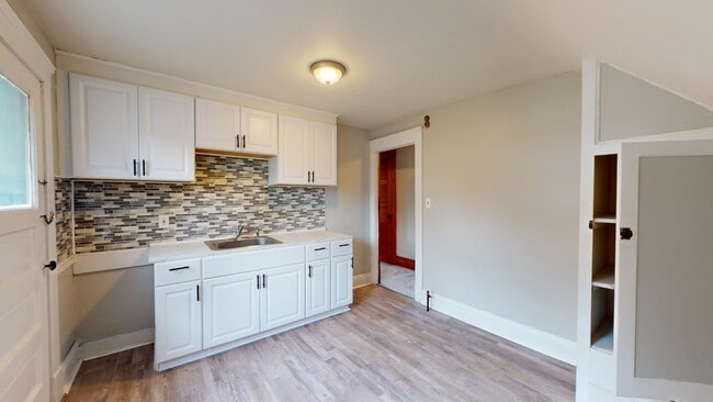 Building Photo - 3518-20 W.54th Unit Upper