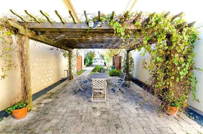 Photo - 308 Grove St