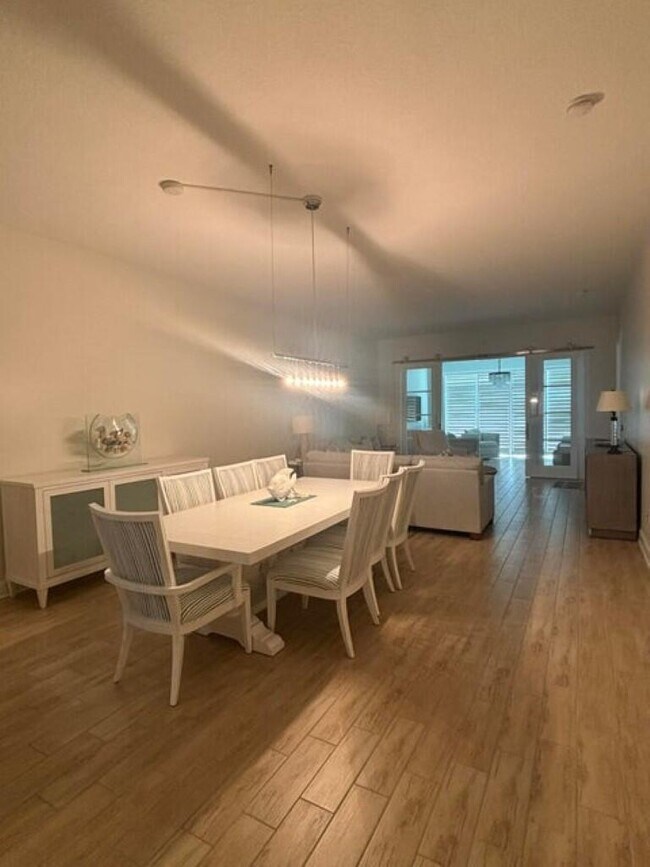 Photo - 11 Harbour Isle Dr W Unit 106